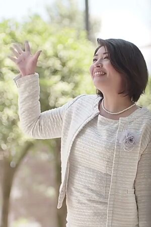 Miki Akai và JUQ-512: Nàng dâu quyến rũ dâng hiến món quà trưởng thành đầy đê mê